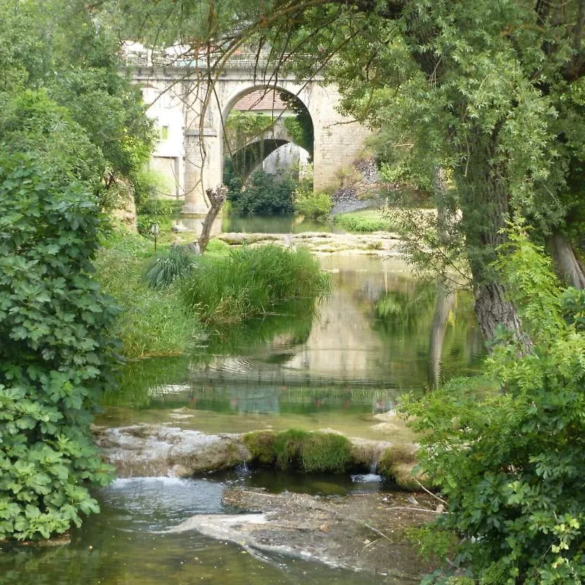 Maison Medievale Avec Jardin Dans Charmant Village Vers  Hébergement de vacances Vers (Lot)