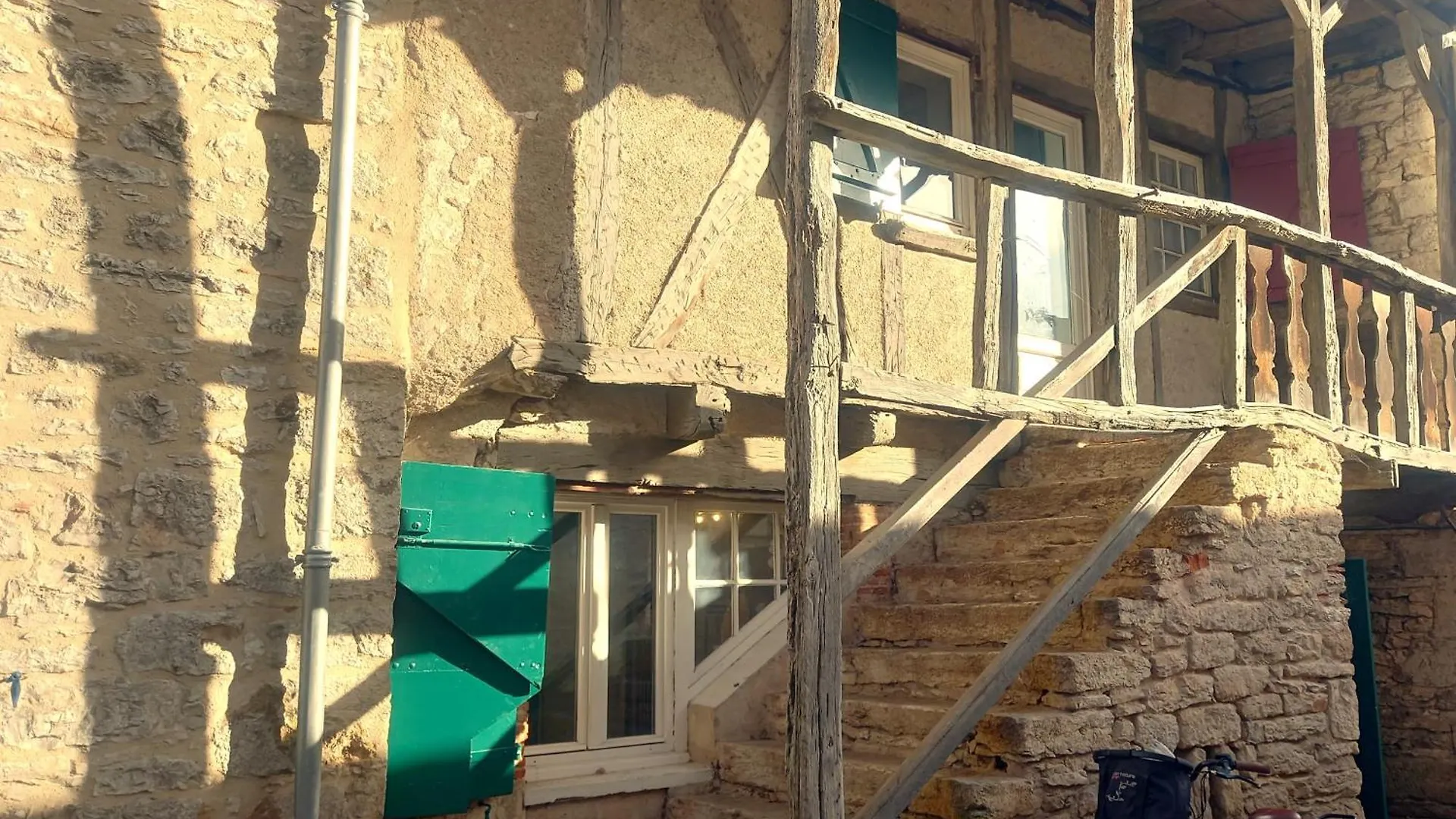 Maison Medievale Avec Jardin Dans Charmant Village Vers  Hébergement de vacances Vers (Lot)