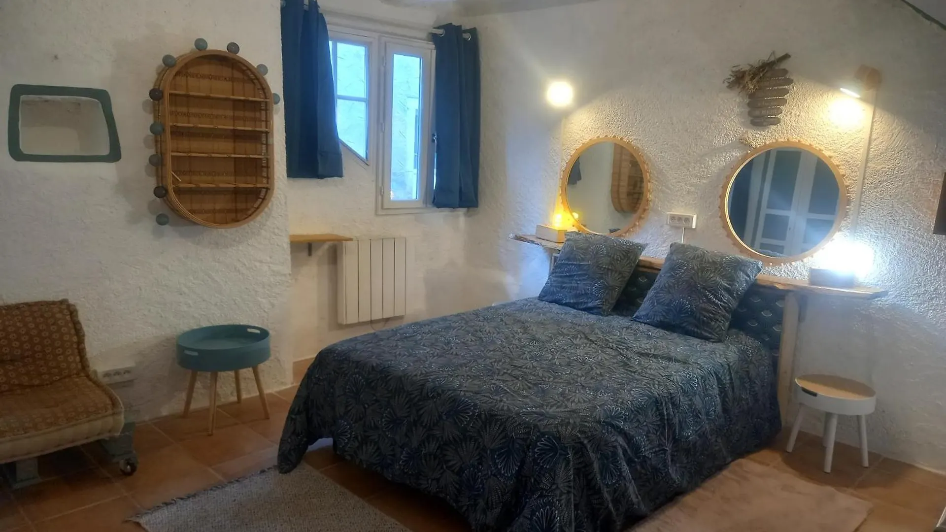 Hébergement de vacances Maison Medievale Avec Jardin Dans Charmant Village Vers  France