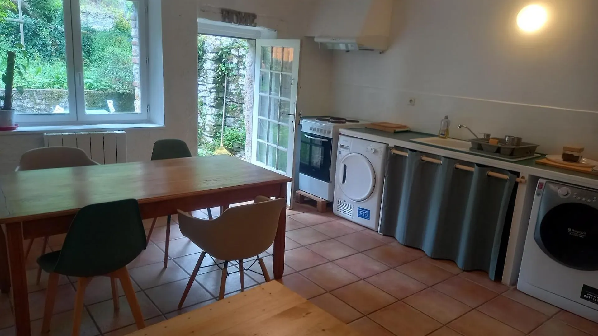 Hébergement de vacances Maison Medievale Avec Jardin Dans Charmant Village Vers