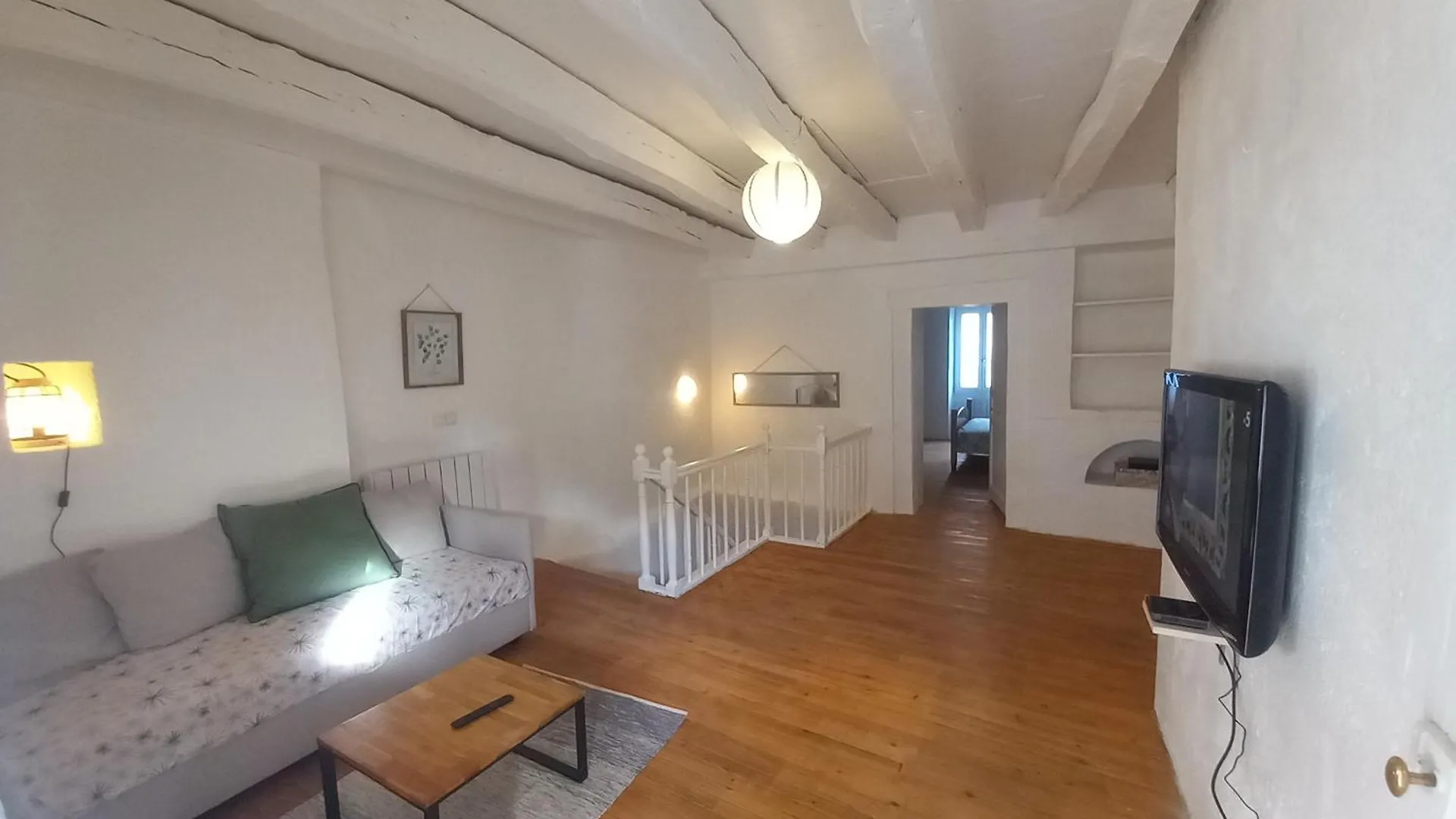 Maison Medievale Avec Jardin Dans Charmant Village Vers  Tatil Evi